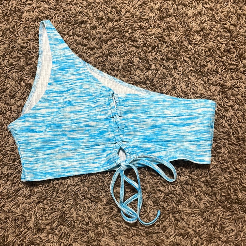 one shoulder crop top